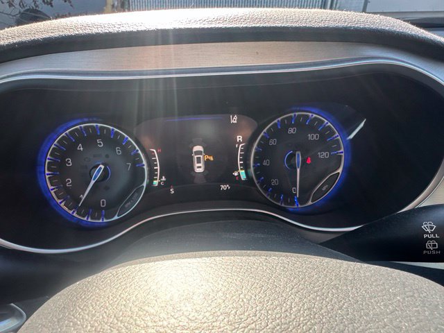 Used 2024 Chrysler Pacifica Limited w/ S Appearance Package FWD image 20