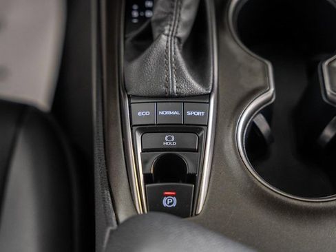 Used 2024 Toyota Camry SE image 24