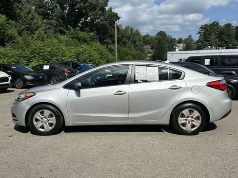 Used 2015 Kia Forte LX FWD image 2