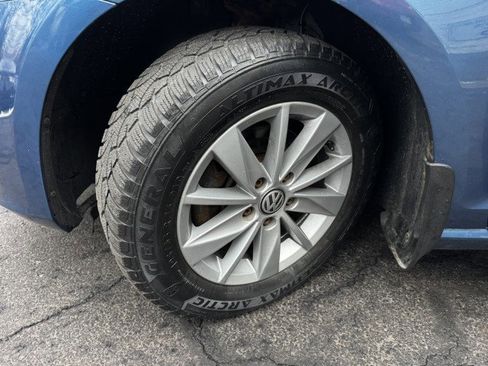 Used 2015 Volkswagen Golf S image 34