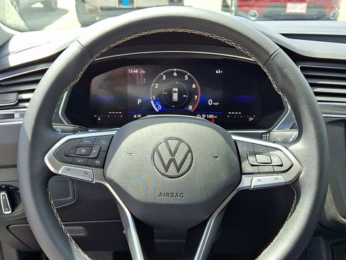 Used 2023 Volkswagen Tiguan SE AWD/4WD image 19