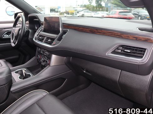 Used 2023 Chevrolet Suburban Premier AWD/4WD image 30
