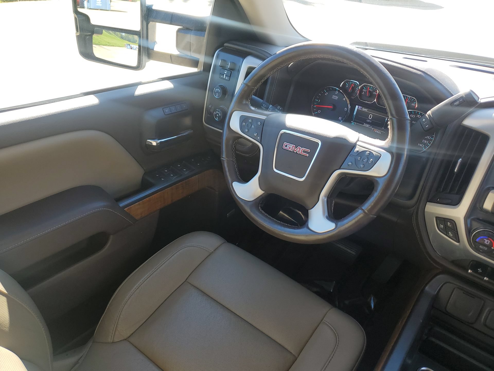 Used 2017 GMC Sierra 1500 SLT w/ Enhanced Driver Alert Package AWD/4WD image 17