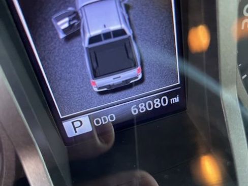 Used 2016 Toyota Tacoma TRD Off-Road image 2