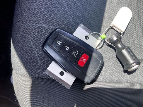 Used 2024 Toyota RAV4 XLE w/ Convenience Package FWD image 15