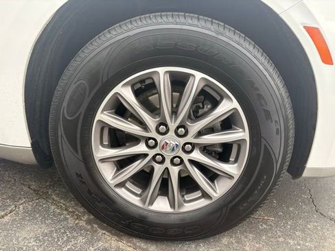Used 2024 Buick Enclave Premium AWD/4WD image 5
