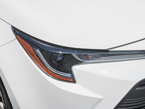 Used 2026 Toyota Corolla LE FWD image 2