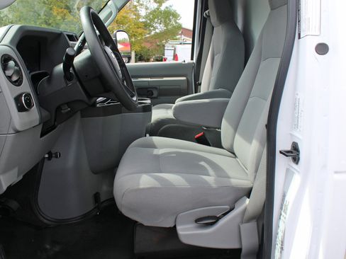 Used 2024 Ford E-450 and Econoline 450 Super Duty w/ Power Windows & Locks Group image 19