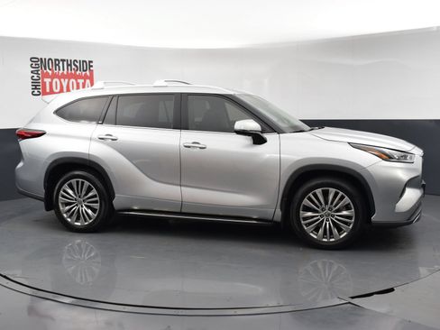 Used 2022 Toyota Highlander Platinum AWD/4WD image 6