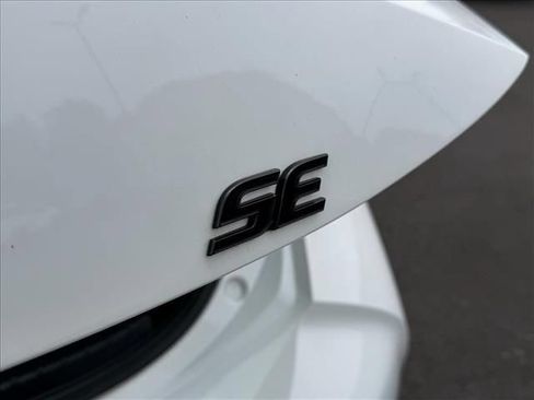 Used 2022 Toyota Corolla SE FWD image 24