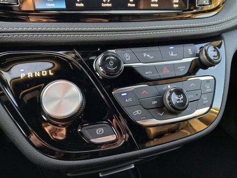 New 2026 Chrysler Pacifica Select image 19