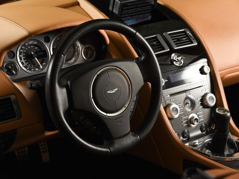 Used 2011 Aston Martin V8 Vantage Roadster RWD image 5