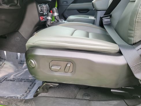 Used 2025 Jeep Gladiator Mojave AWD/4WD image 12