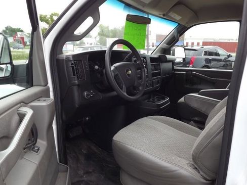 Used 2017 Chevrolet Express 2500 RWD image 9