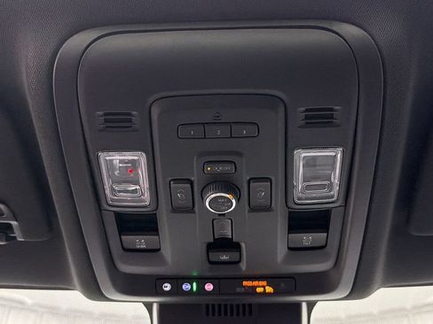 Used 2024 Chevrolet Suburban High Country AWD/4WD image 33