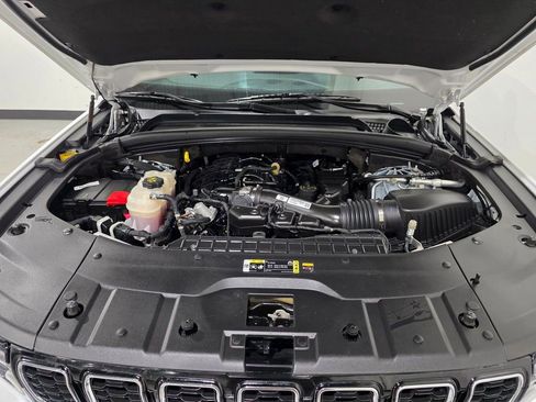 Used 2023 Jeep Grand Cherokee Limited image 11