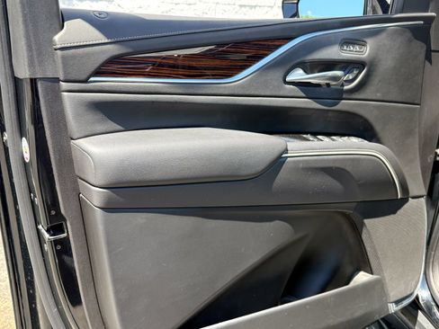 Certified 2021 Cadillac Escalade Premium Luxury AWD/4WD image 17