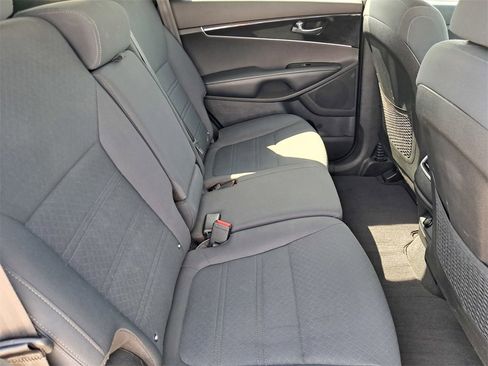 Used 2019 Kia Sorento LX image 15