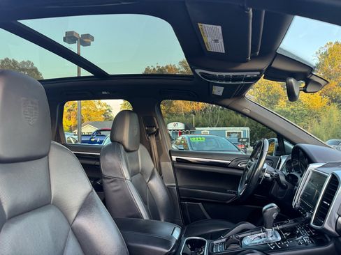Used 2018 Porsche Cayenne image 19
