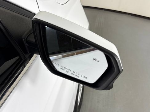 Used 2024 Chevrolet Equinox LT FWD image 13