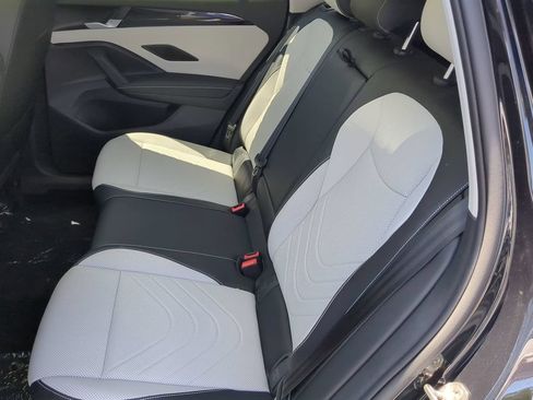 New 2026 Volkswagen Tiguan SE FWD image 17