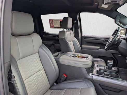 Used 2022 Chevrolet Silverado 1500 ZR2 w/ Technology Package image 17