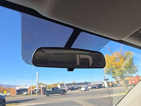 Used 2017 Nissan Titan S image 20