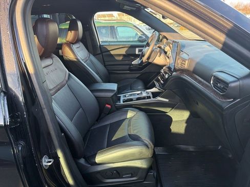 Used 2023 Ford Explorer Platinum w/ Technology Package image 32