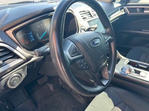 Used 2018 Ford Fusion SE w/ Fusion SE Technology Package FWD image 23