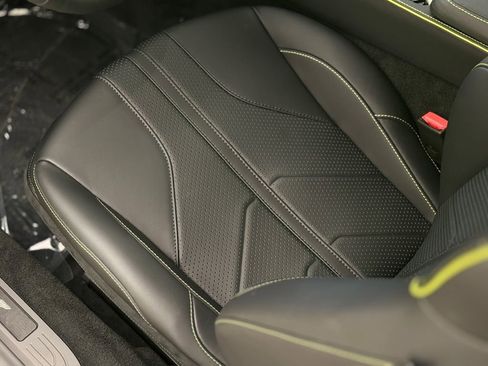 Used 2025 Aston Martin V8 Vantage Coupe image 40