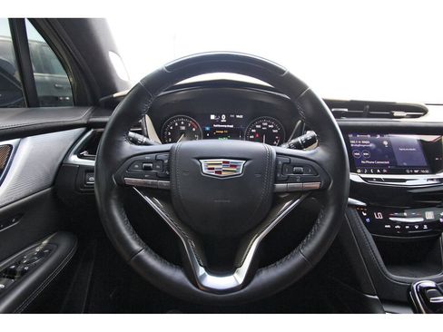 Used 2025 Cadillac XT6 Premium Luxury w/ Platinum Package FWD image 15