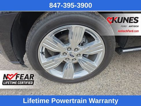 Used 2024 Ford Expedition Platinum image 11