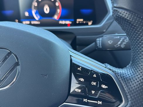 Used 2022 Volkswagen Tiguan SE R-Line image 13