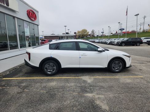 New 2025 Kia K4 LX image 12