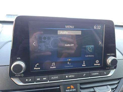 Used 2024 Nissan Altima 2.5 SV FWD image 19