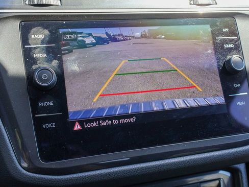 Used 2024 Volkswagen Tiguan SE image 4