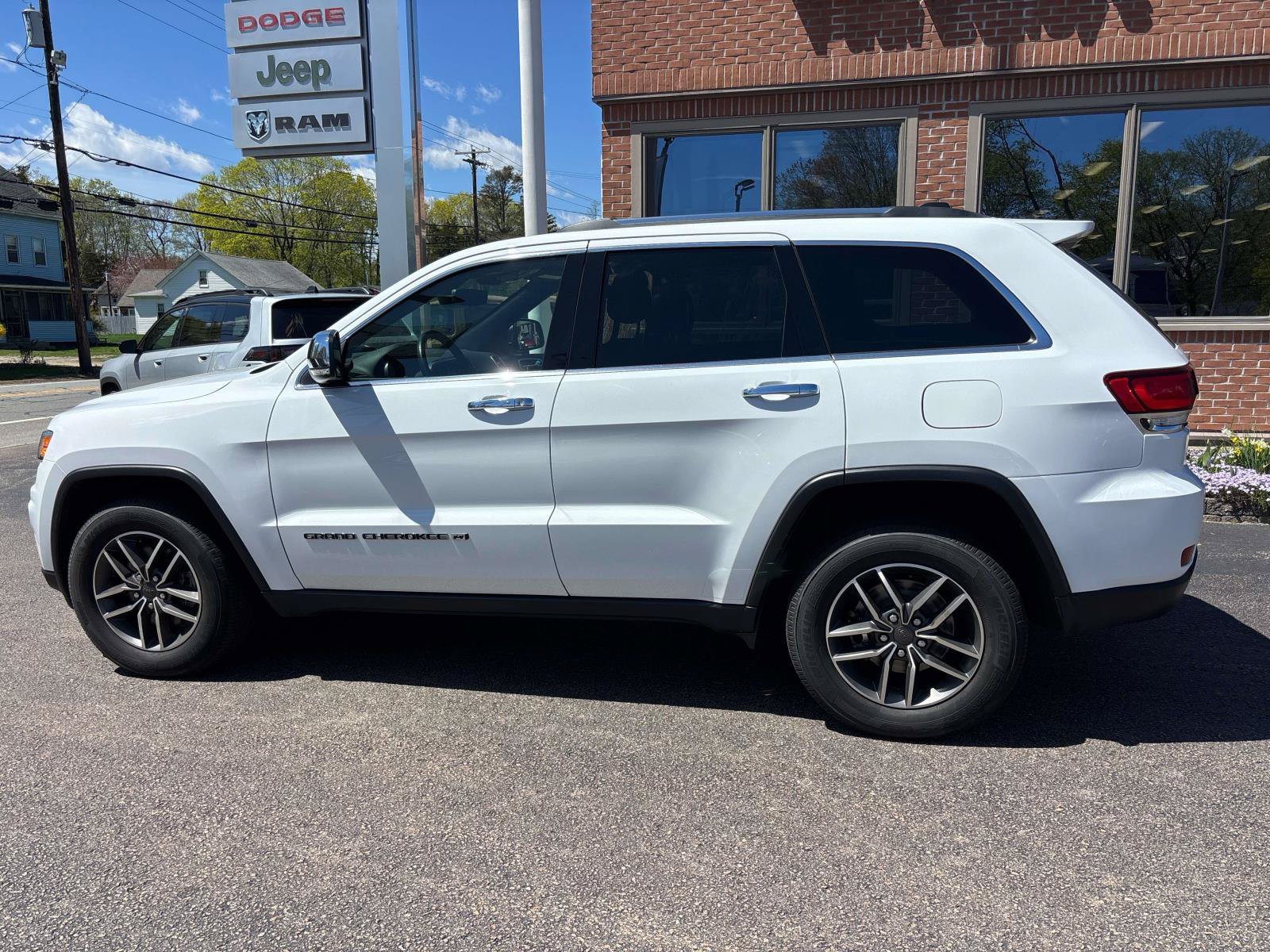 Used 2022 Jeep Grand Cherokee Limited AWD/4WD image 3