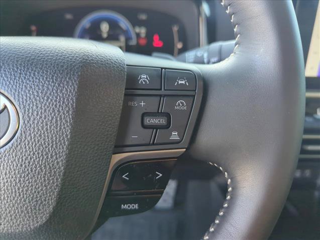 Certified 2025 Toyota Camry SE FWD image 17