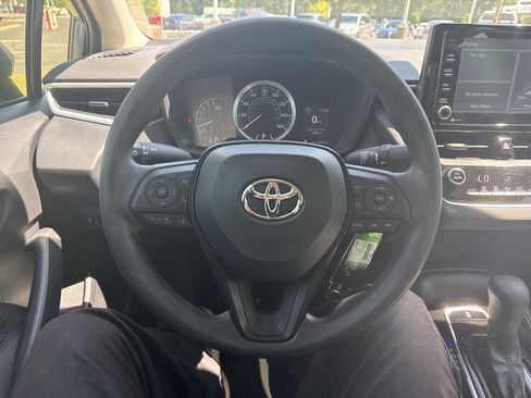 Used 2022 Toyota Corolla LE FWD image 18