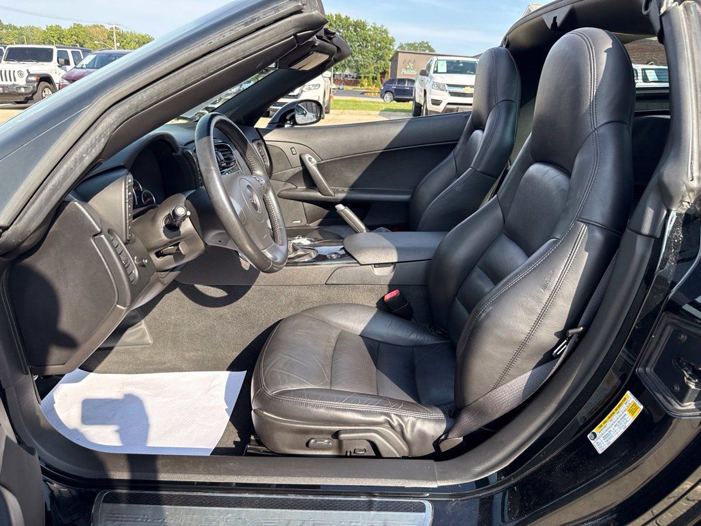 Used 2008 Chevrolet Corvette Coupe w/ Preferred Equipment Group RWD image 29