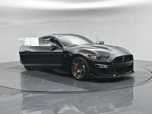Certified 2021 Ford Mustang Shelby GT500 w/ Carbon Fiber Track Pack RWD image 30