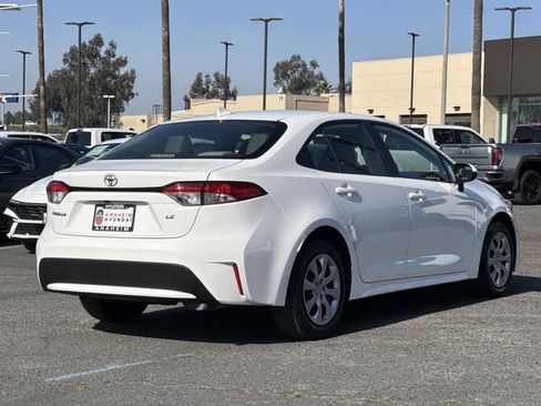 Used 2021 Toyota Corolla LE image 6