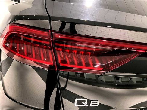 Used 2022 Audi Q8 Premium Plus w/ Premium Plus Package image 34