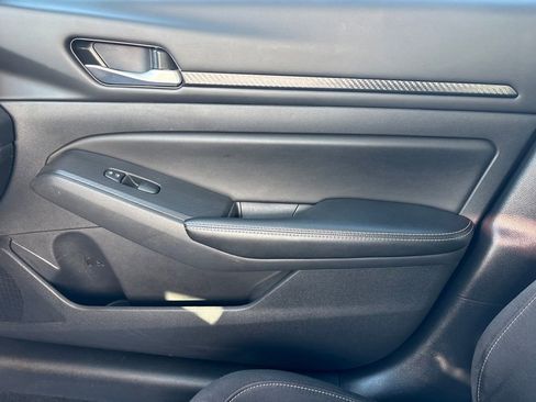 Used 2024 Nissan Altima 2.5 SV image 25