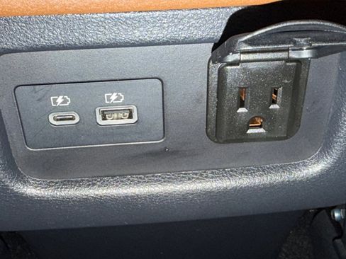 Used 2025 Nissan Pathfinder Platinum w/ Cargo Package image 42