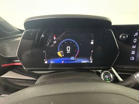 Used 2024 Chevrolet Trax RS w/ Sunroof Package FWD image 18