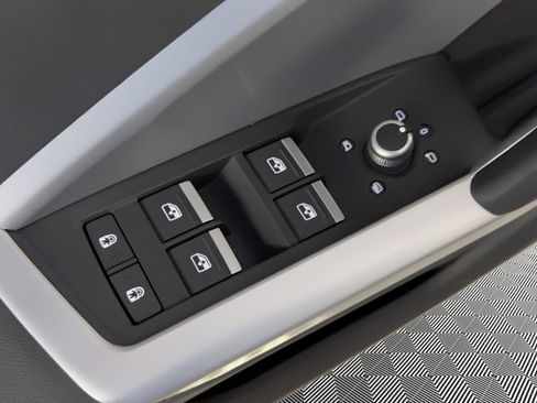 Certified 2025 Audi Q3 2.0T Premium w/ Convenience Package image 15