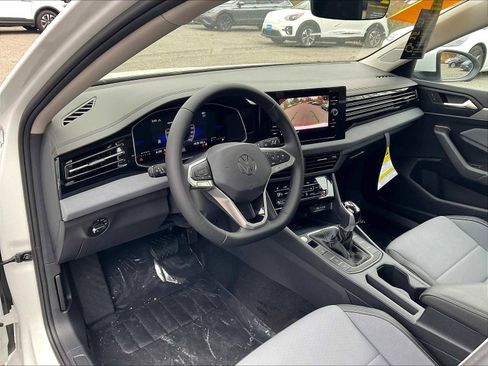 New 2025 Volkswagen Jetta SE image 9