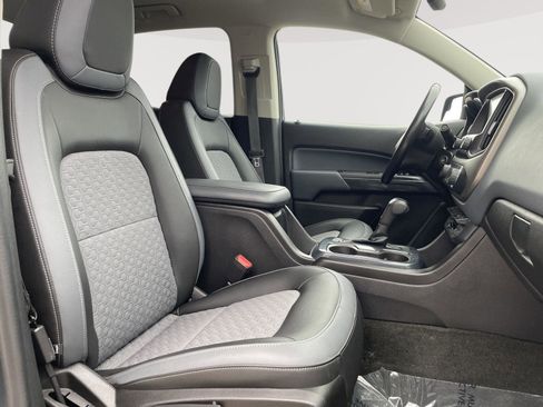 Used 2017 Chevrolet Colorado Z71 image 9