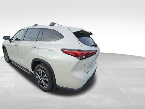 Used 2021 Toyota Highlander XLE image 10